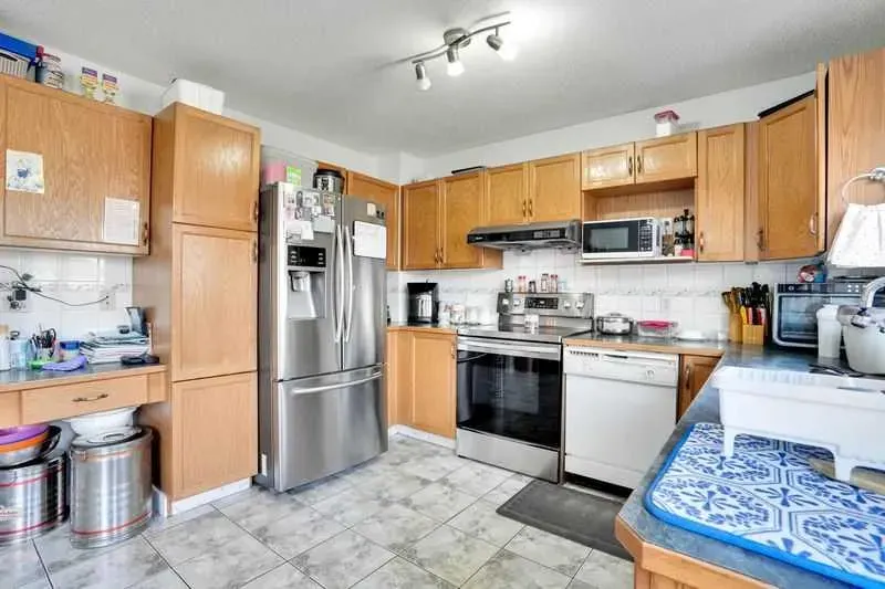 8 MARTIN CROSSING Crescent NE