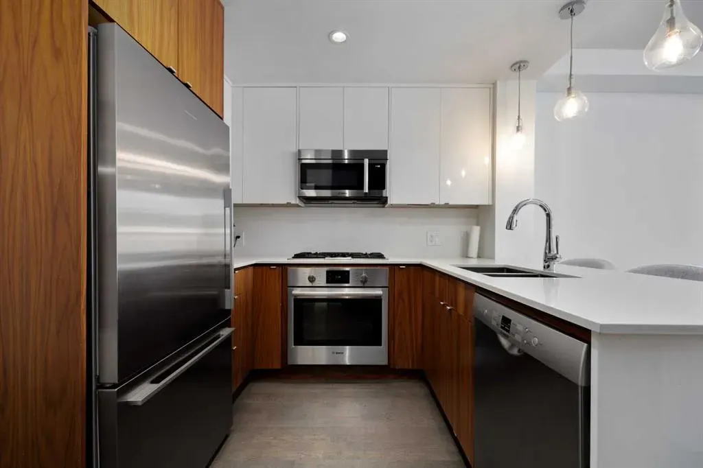 305 18 Avenue SW, #204