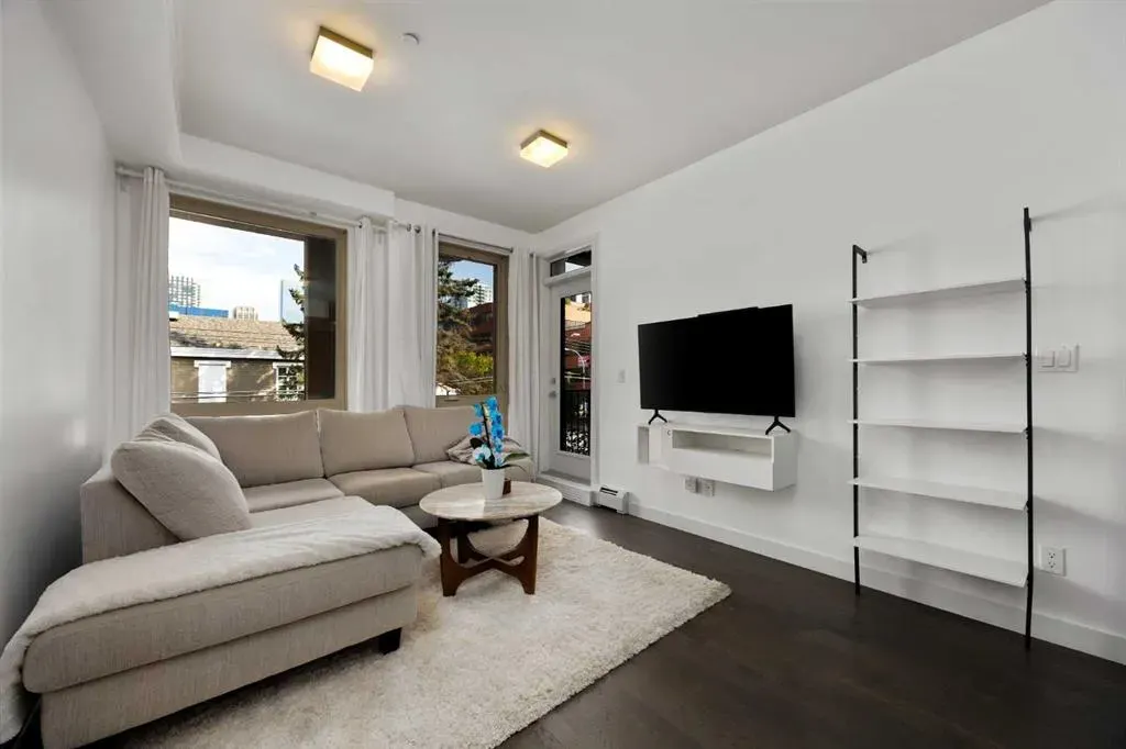 305 18 Avenue SW, #204