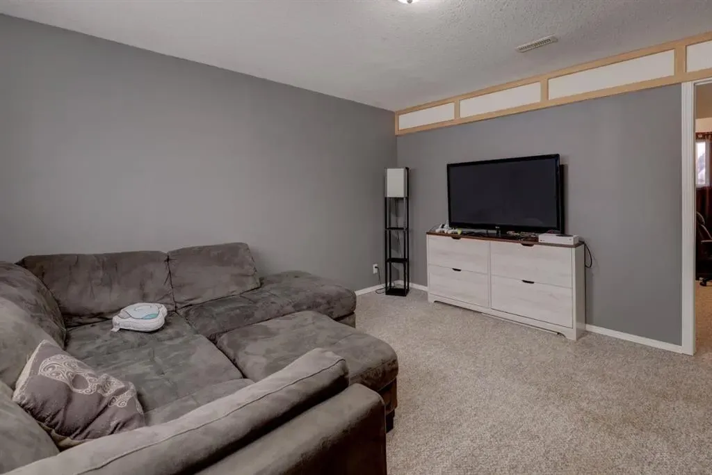 106 Aerial Crescent