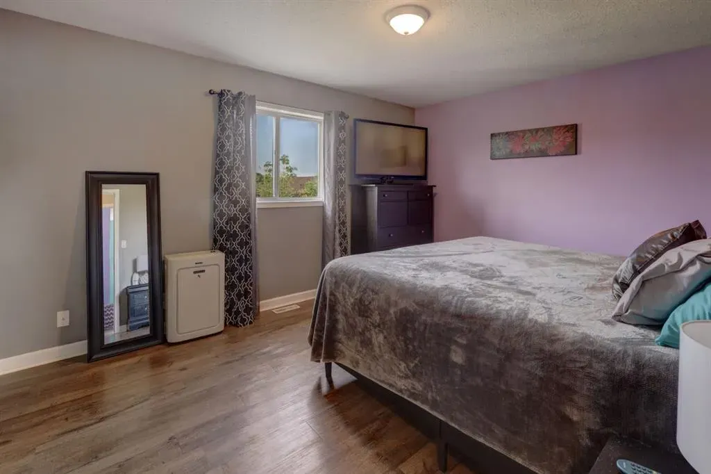 106 Aerial Crescent