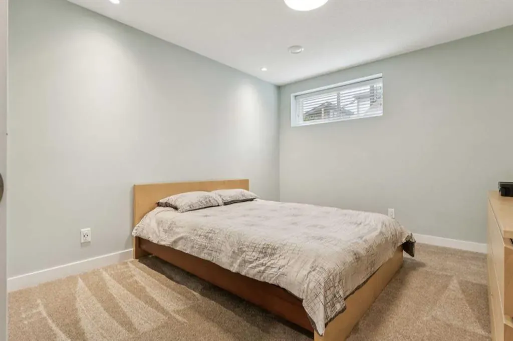 280 Chinook Gate Park SW