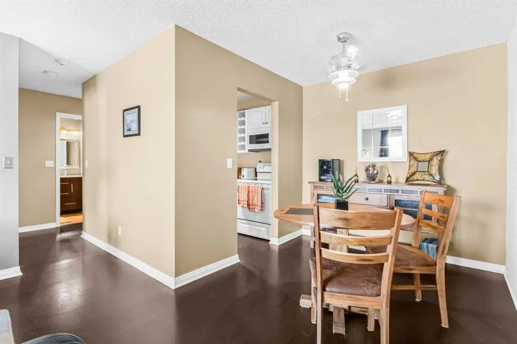647 1 Avenue NE, #303
