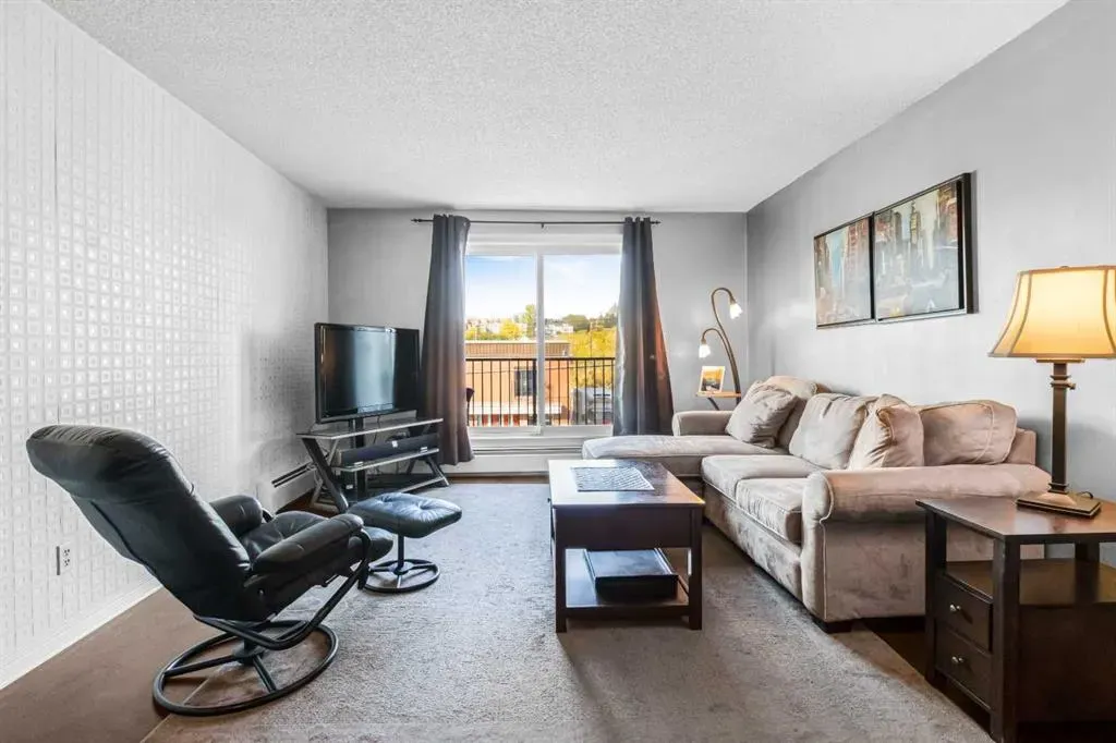 647 1 Avenue NE, #303