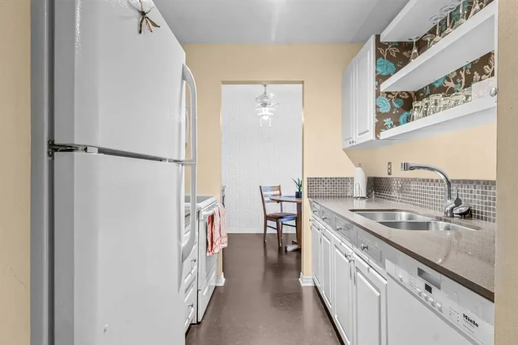 647 1 Avenue NE, #303