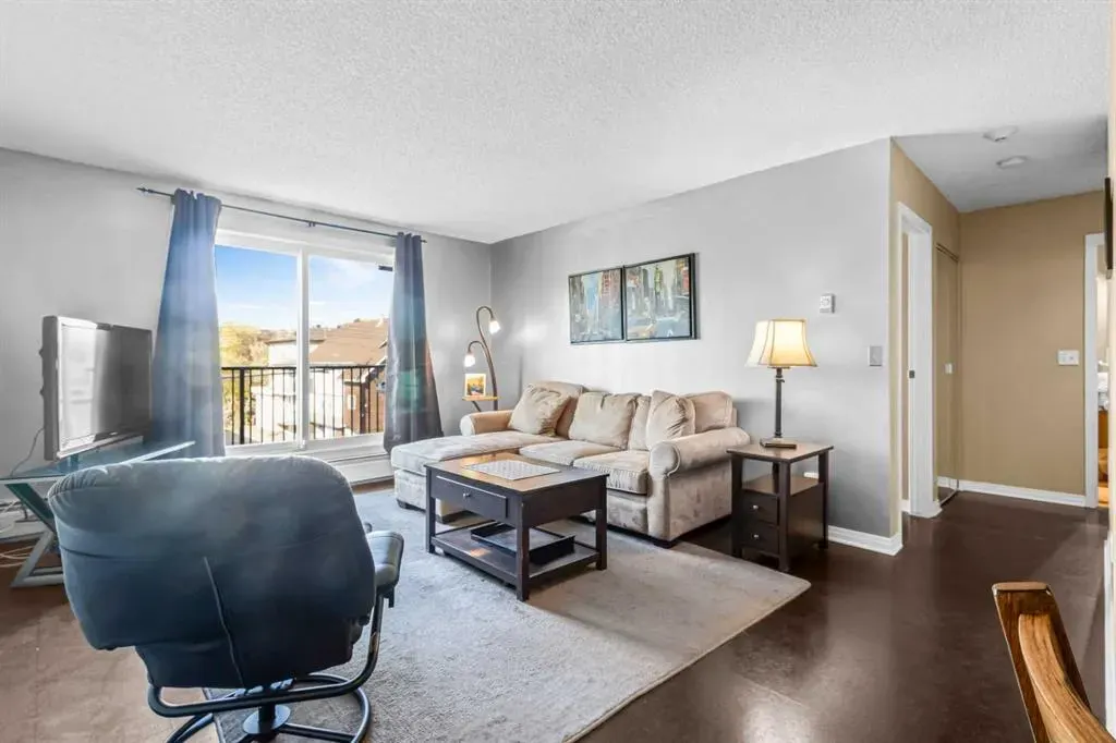 647 1 Avenue NE, #303