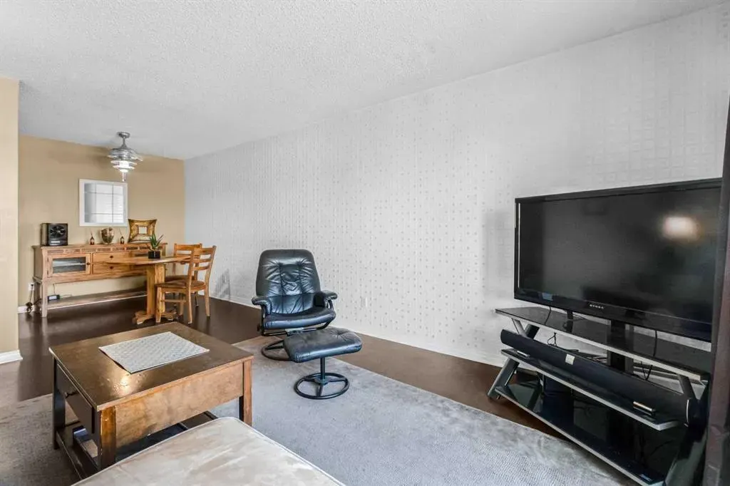 647 1 Avenue NE, #303