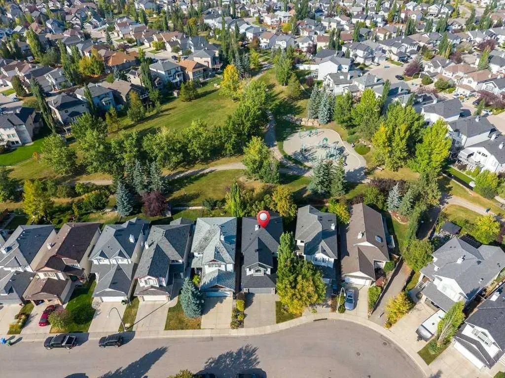136 Cranwell Crescent SE