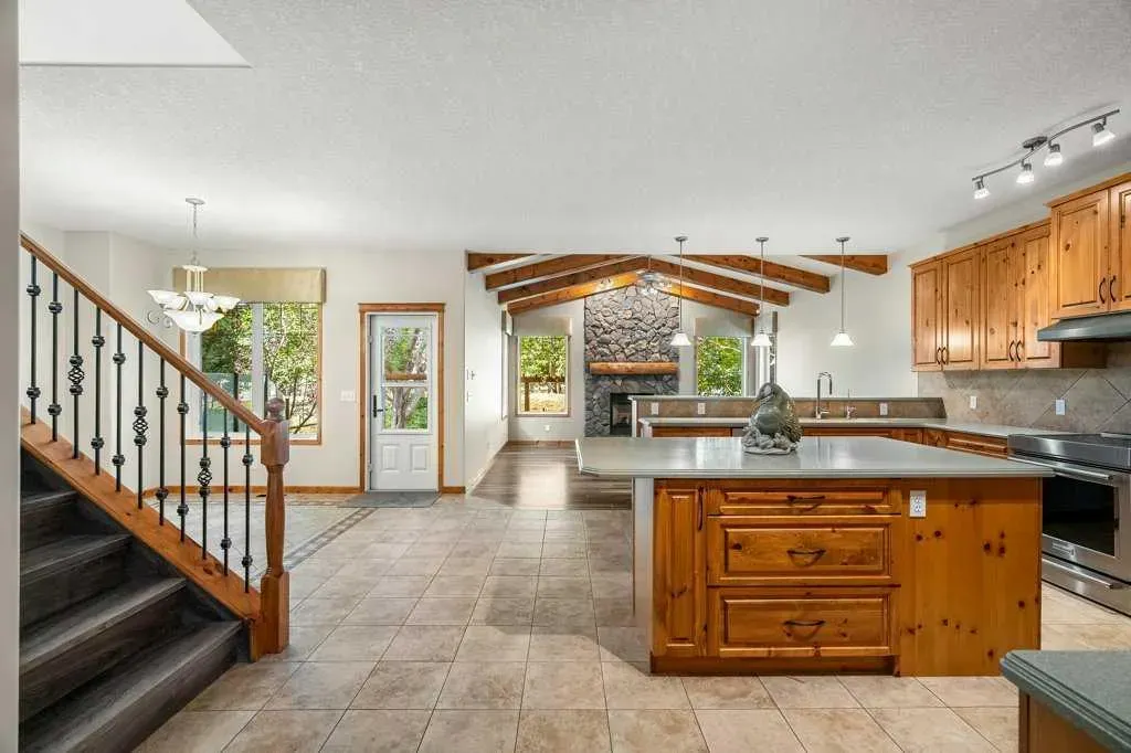 136 Cranwell Crescent SE
