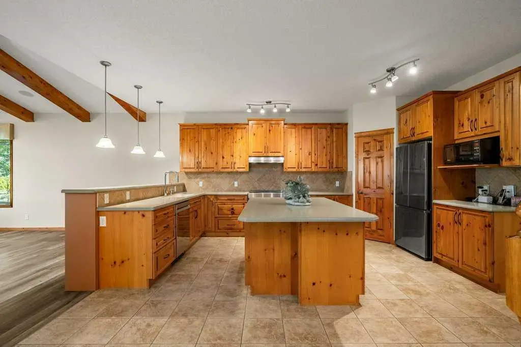 136 Cranwell Crescent SE