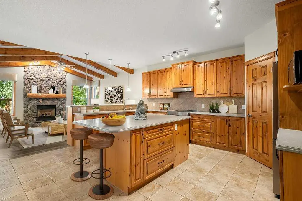 136 Cranwell Crescent SE