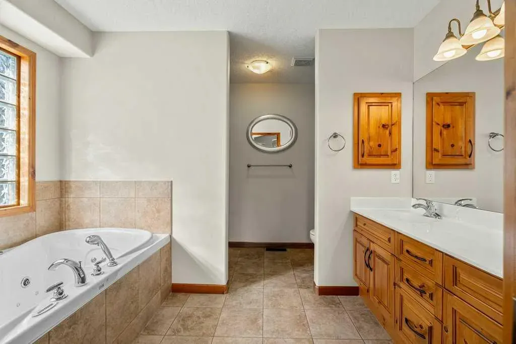 136 Cranwell Crescent SE