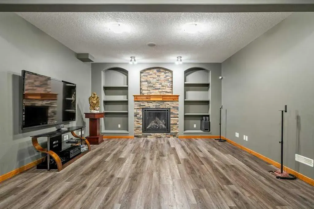 136 Cranwell Crescent SE