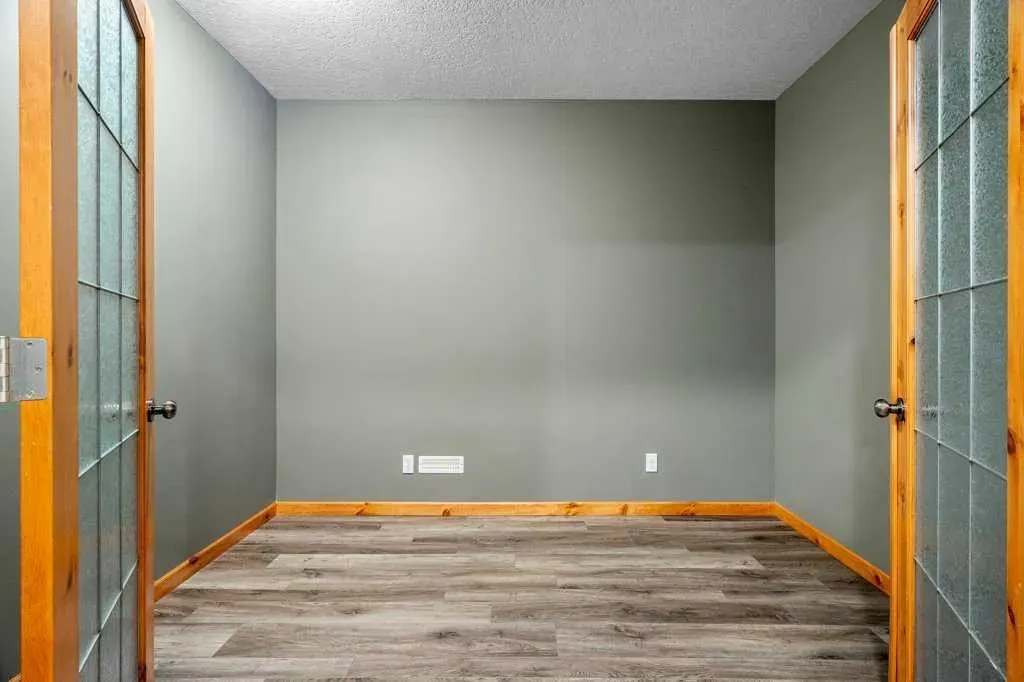 136 Cranwell Crescent SE