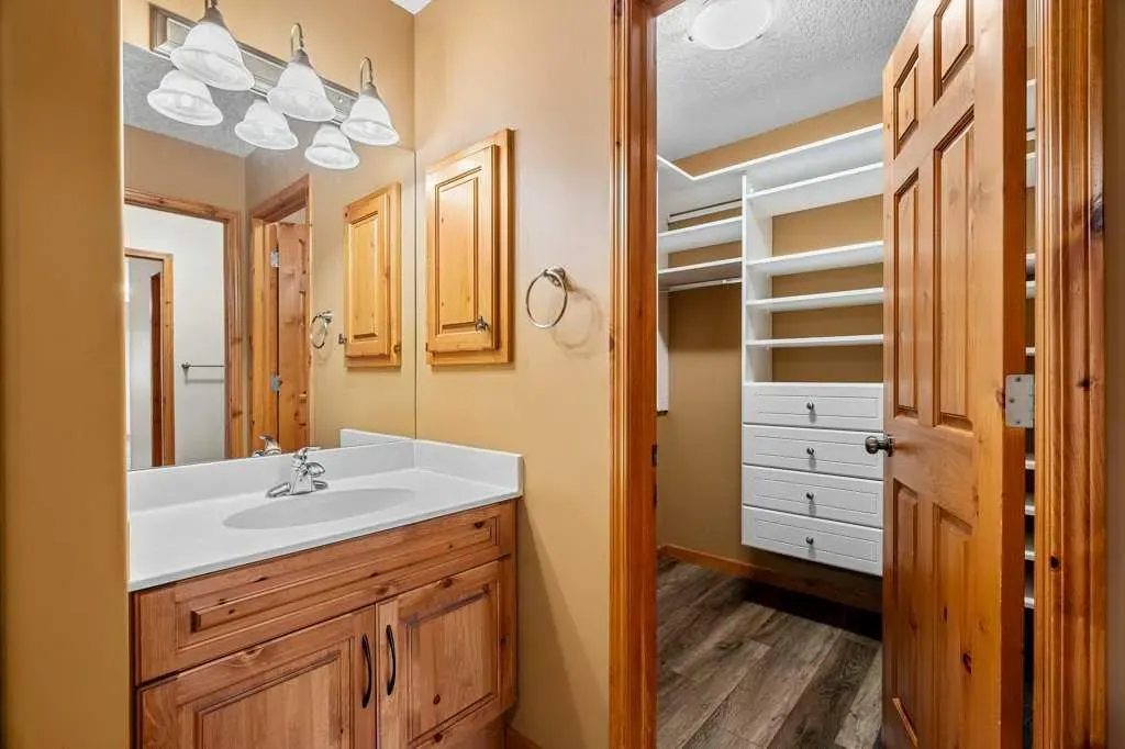 136 Cranwell Crescent SE