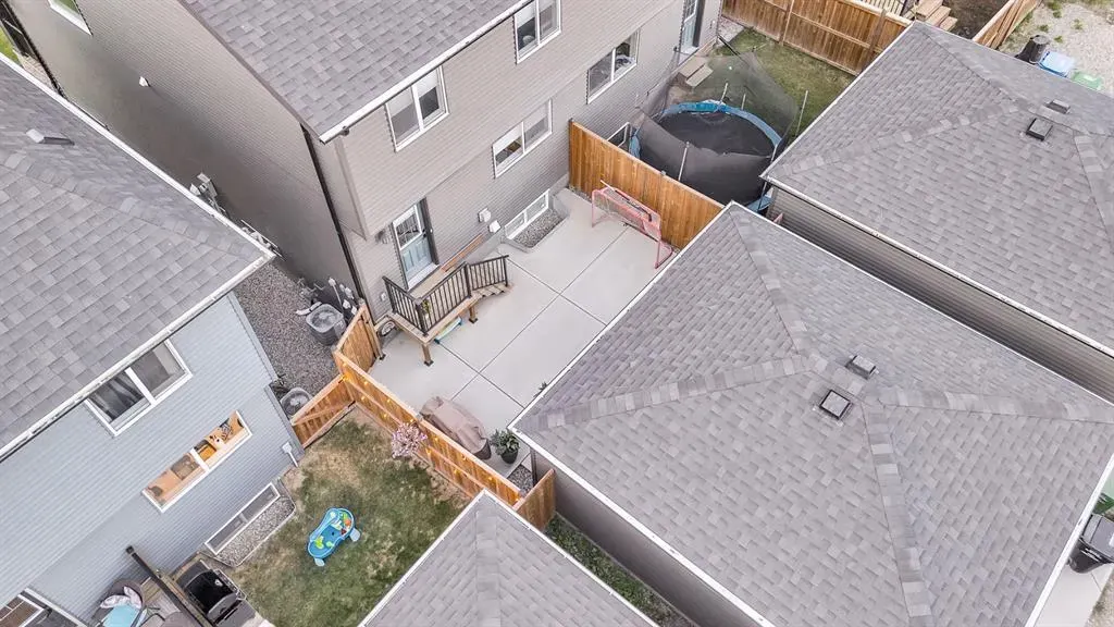 32 Legacy Reach Crescent SE