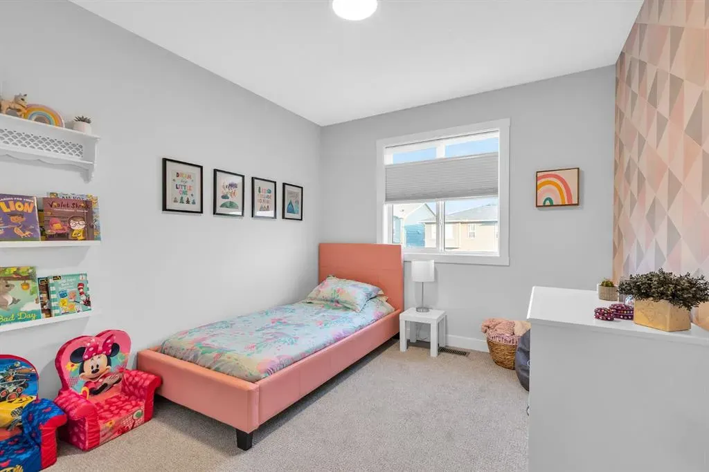 32 Legacy Reach Crescent SE