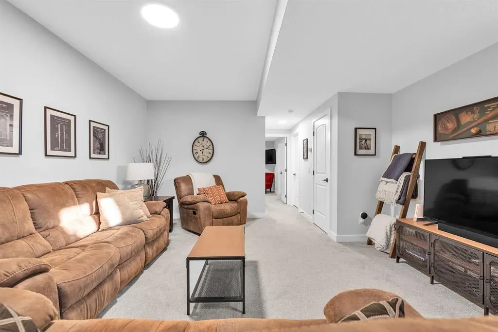32 Legacy Reach Crescent SE