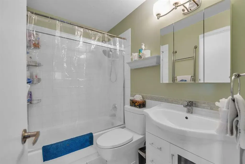 28 Hilton Avenue NW