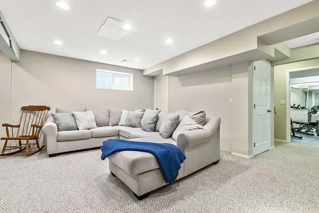 83 Crystalridge Close