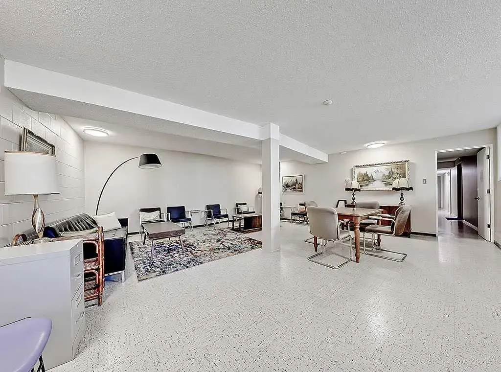 332 Cedar Crescent SW, #302