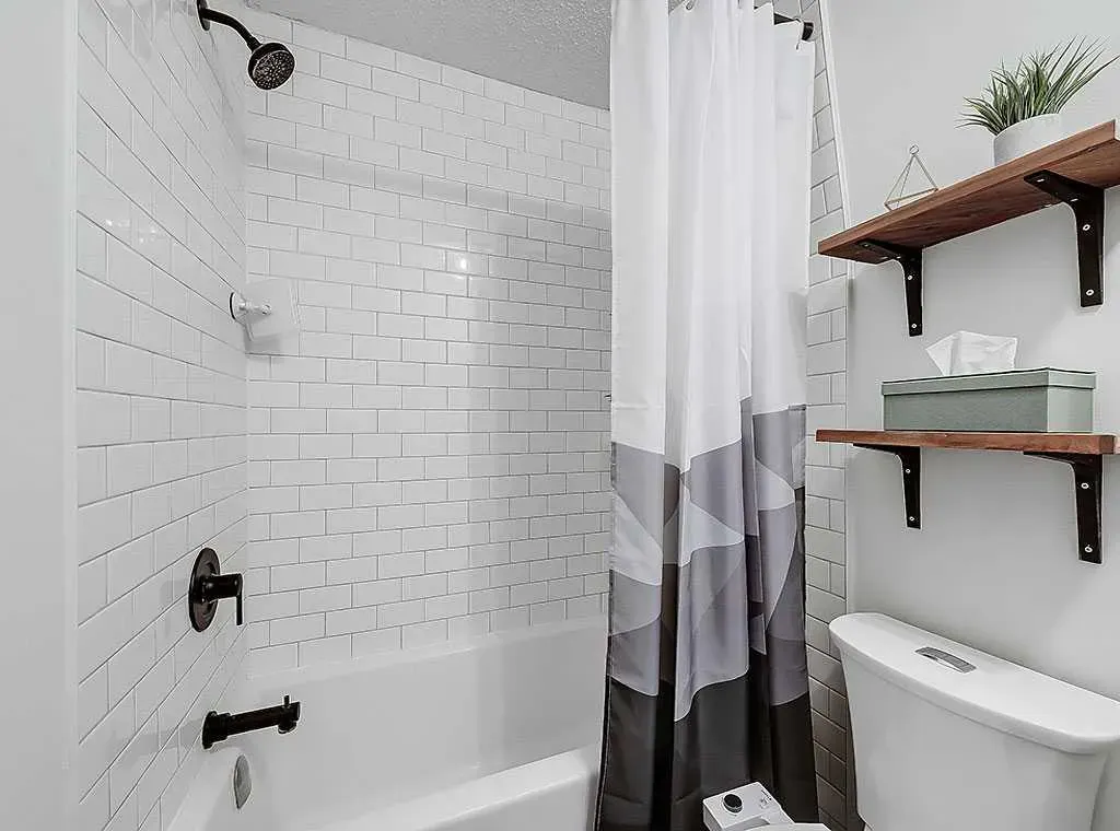 332 Cedar Crescent SW, #302