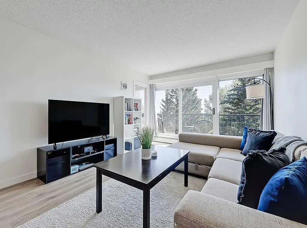332 Cedar Crescent SW, #302