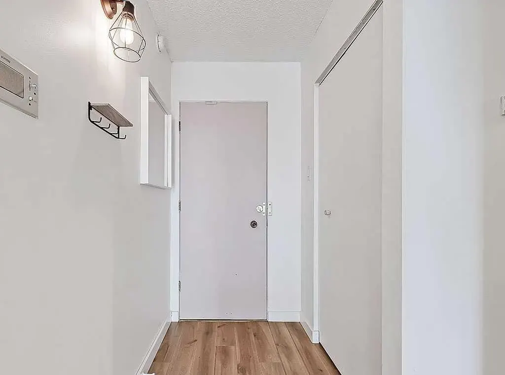 332 Cedar Crescent SW, #302