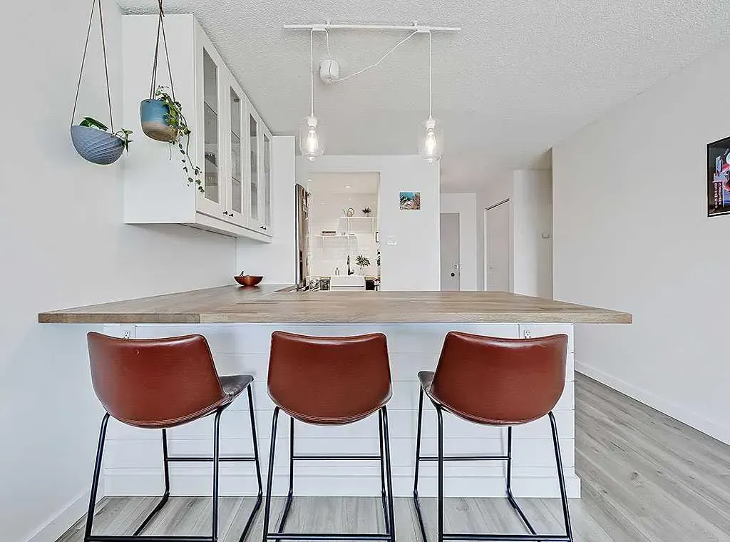 332 Cedar Crescent SW, #302