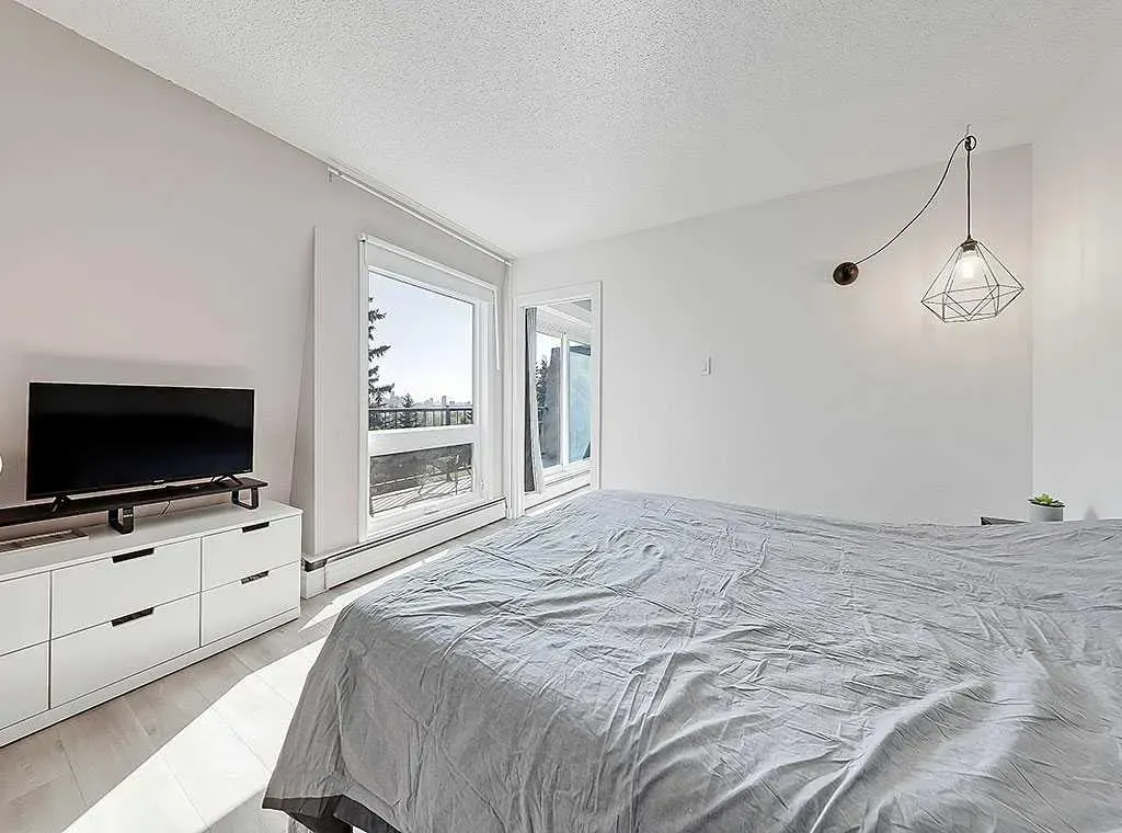 332 Cedar Crescent SW, #302
