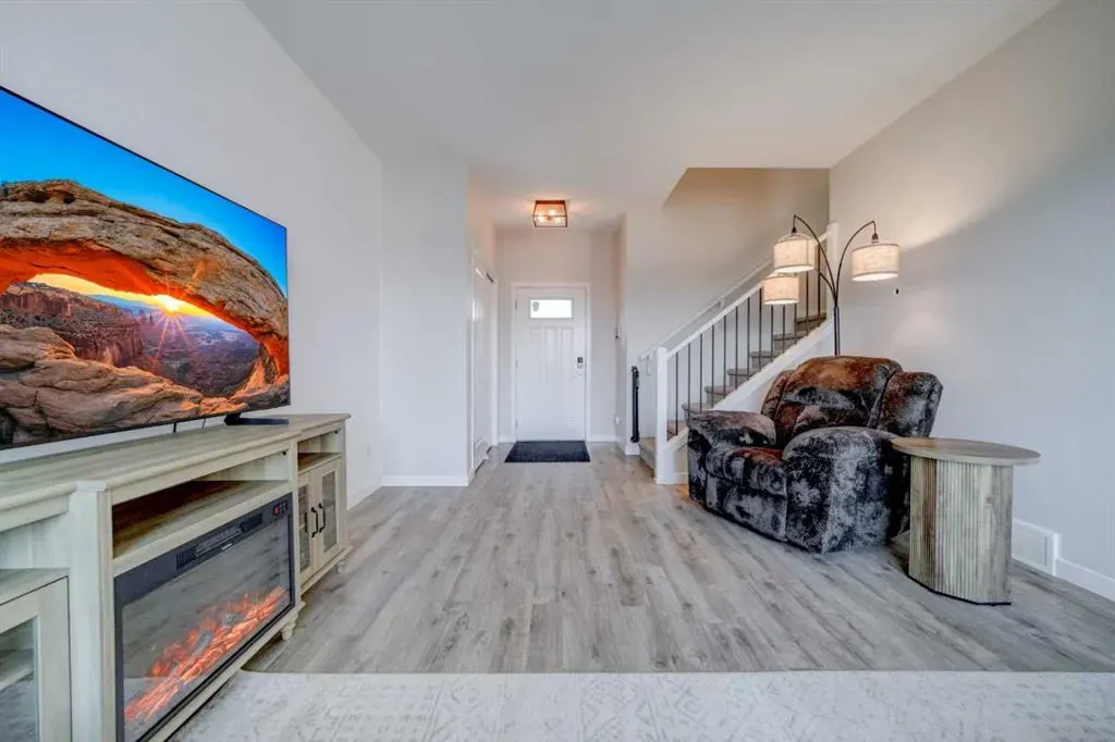 563 Moonlight Lane