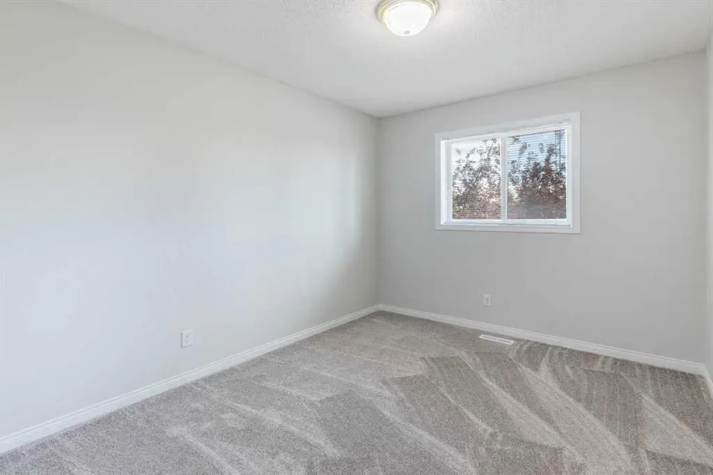 26 Rocky Ridge Heights NW