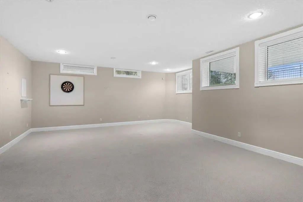 82 Arbour Crest Mount NW