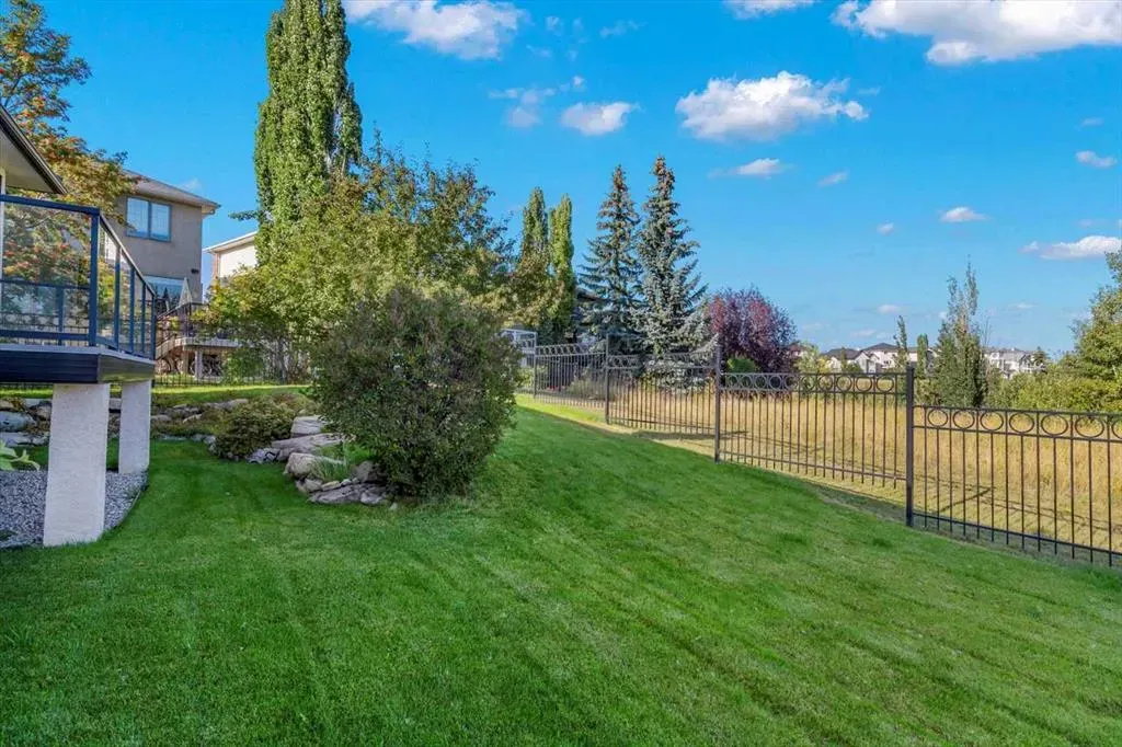 82 Arbour Crest Mount NW