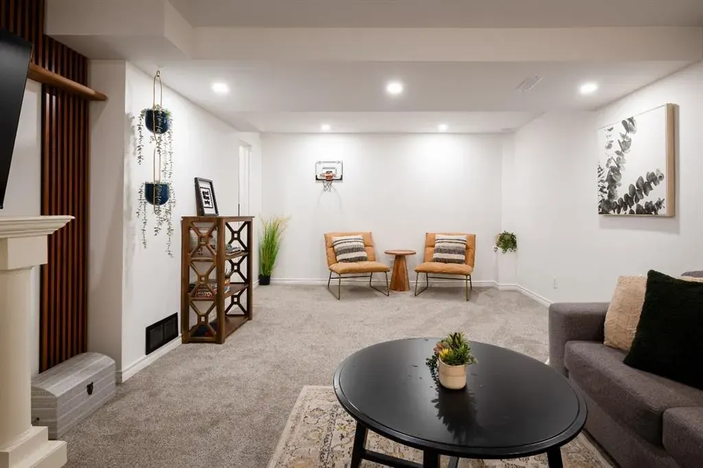 396 Brae Glen Crescent SW