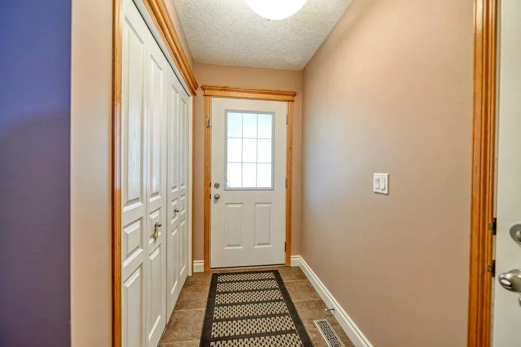 24 Cougar Ridge Mews SW