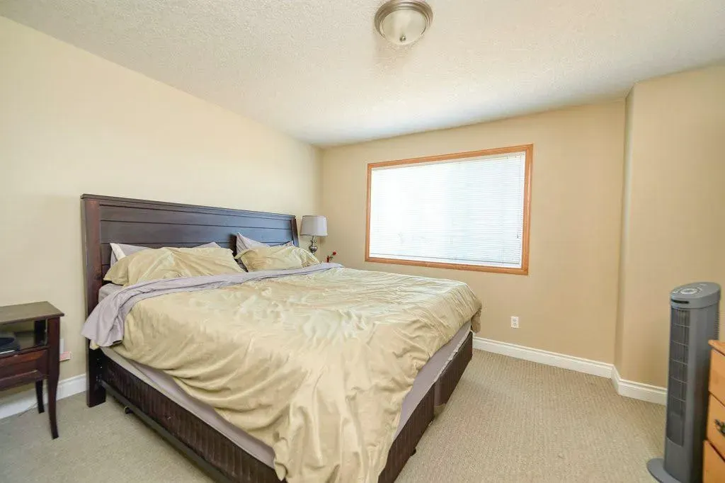 24 Cougar Ridge Mews SW