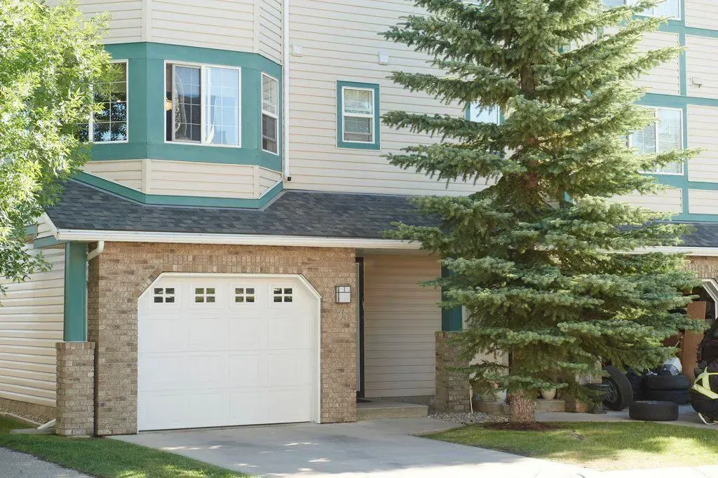 24 Cougar Ridge Mews SW