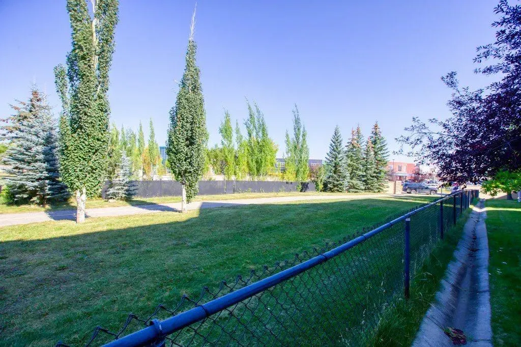 24 Cougar Ridge Mews SW
