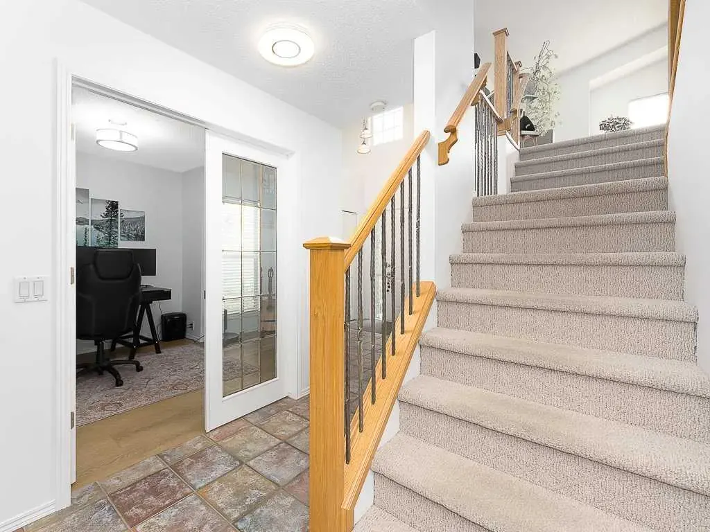 208 Mt Brewster Circle SE
