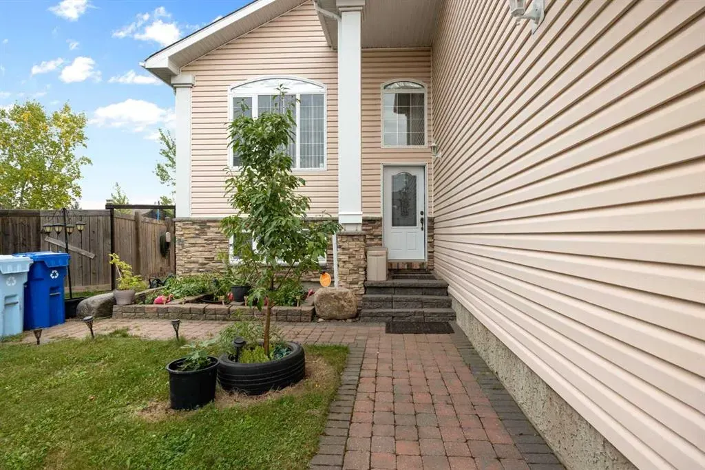 169 Fisher Crescent