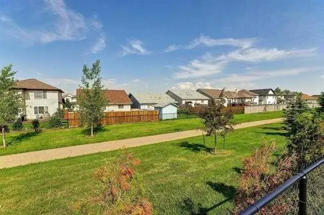 169 Fisher Crescent