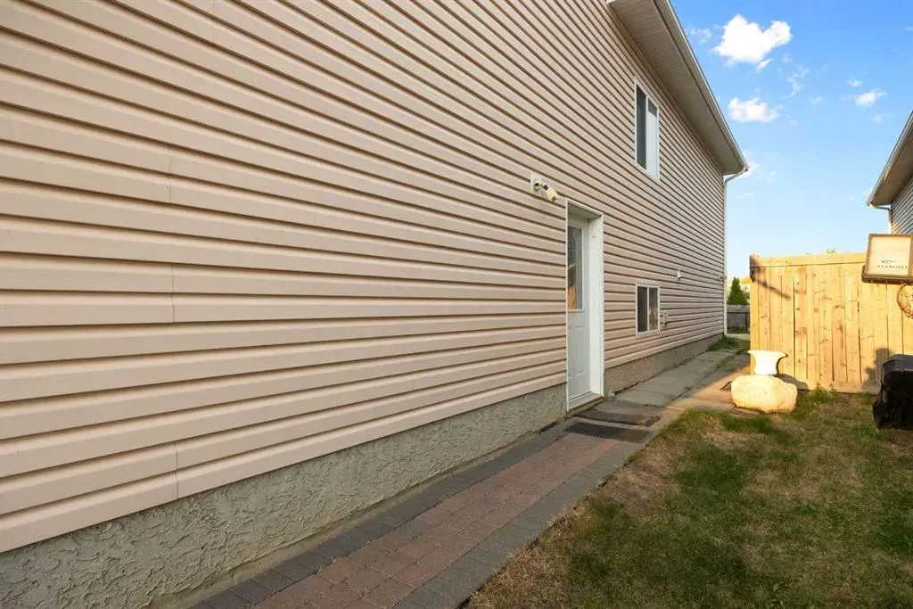 169 Fisher Crescent