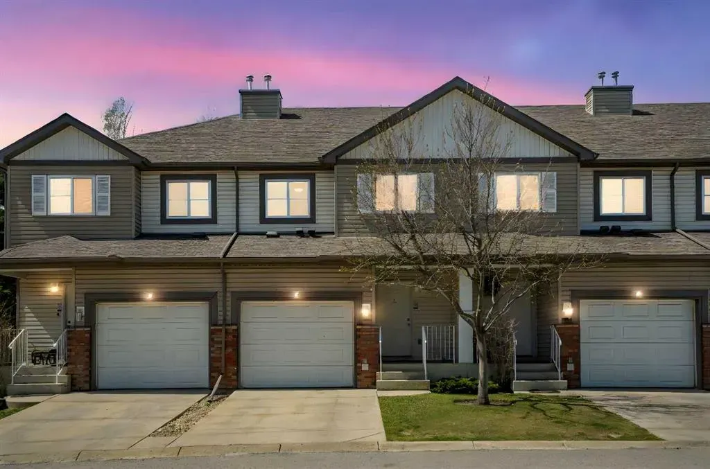 73 Saddletree Court NE