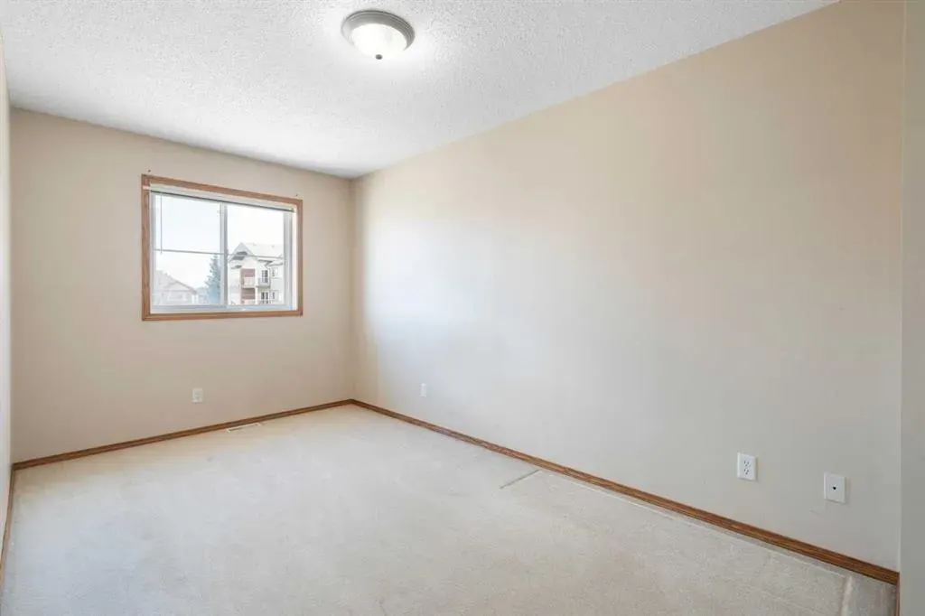 73 Saddletree Court NE
