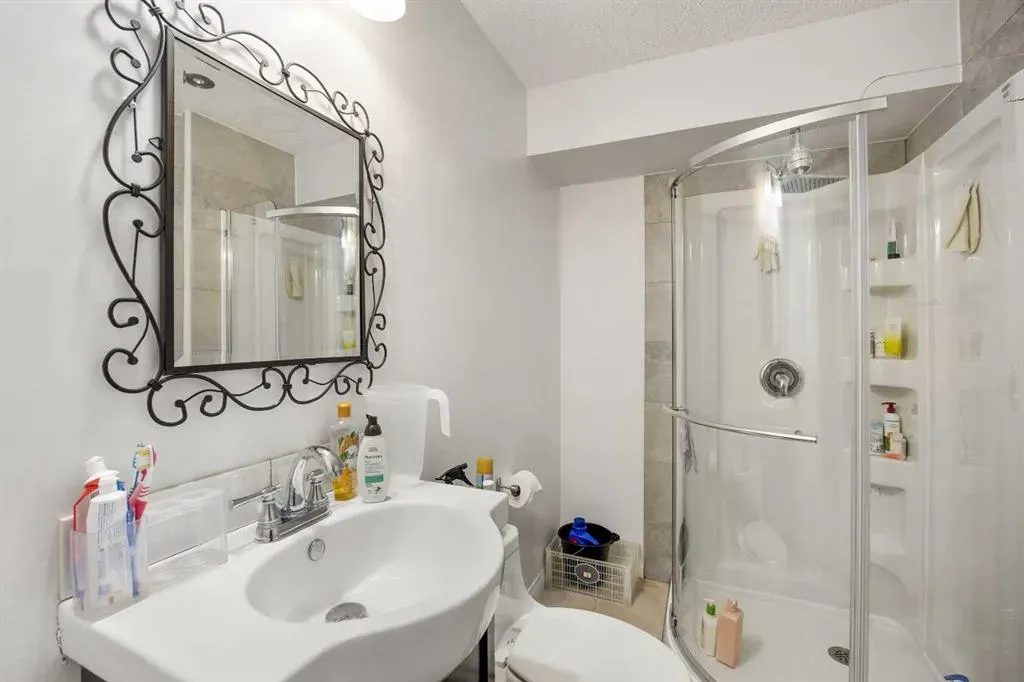 266 Royal Elm Road NW