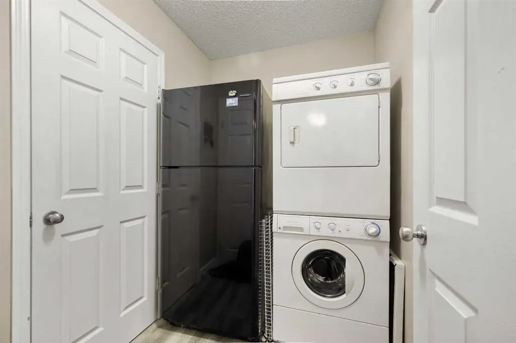266 Royal Elm Road NW