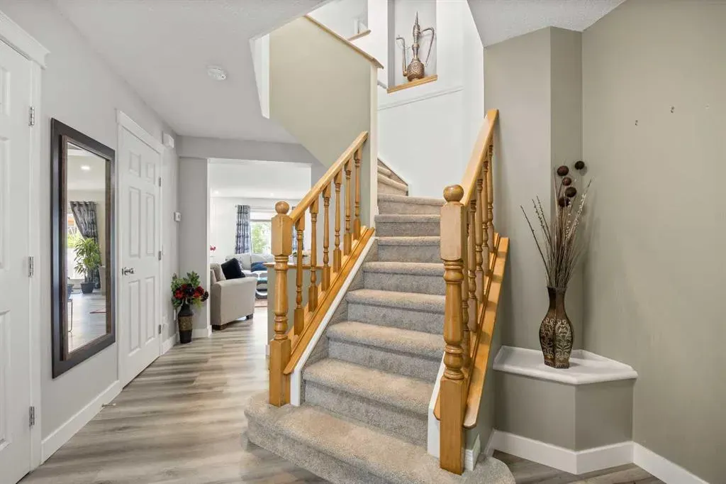 266 Royal Elm Road NW