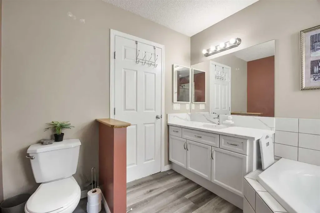 266 Royal Elm Road NW