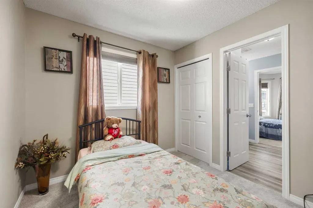266 Royal Elm Road NW